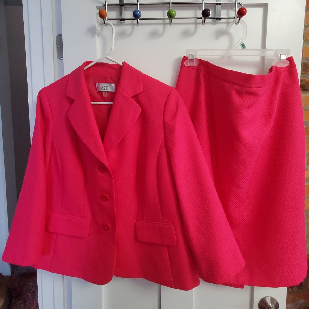 Woman's Le Suit 2 piece Business Suit, Size 14W, Color Hot Pink/Neon Red